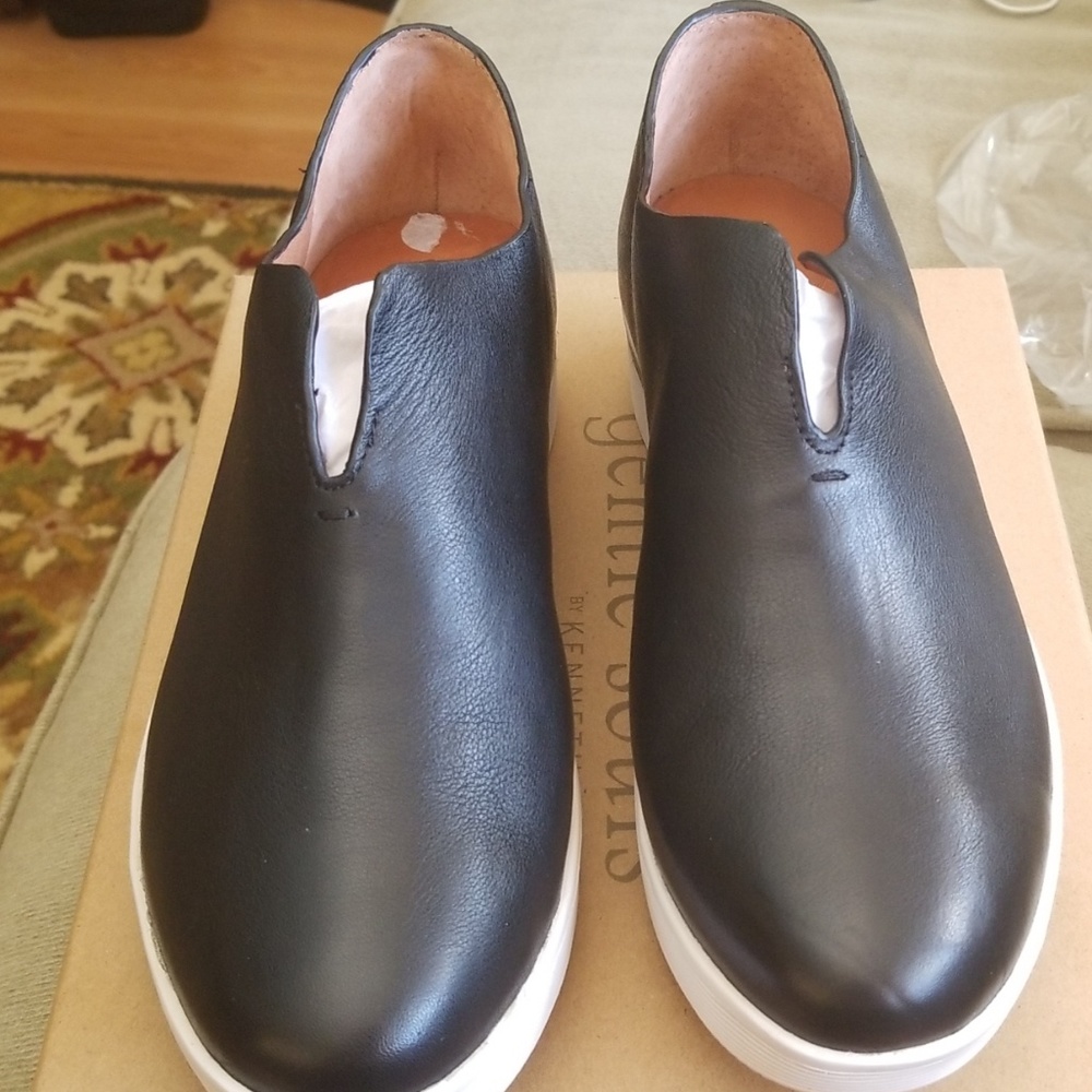 Kenneth Cole Black Sneaker